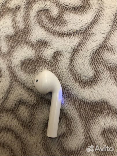 Airpods разные