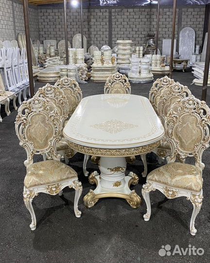 Стол и стулья