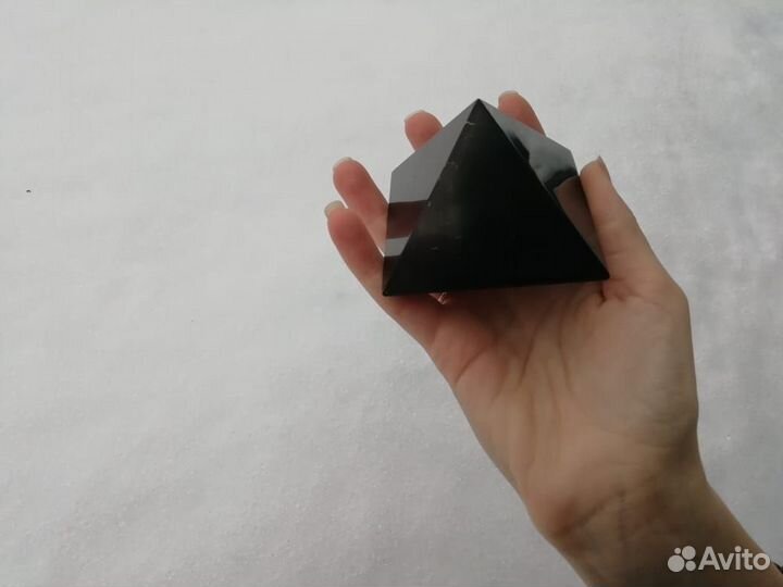 Полированная пирамида 6см