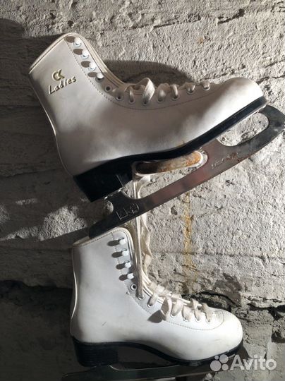 Коньки фигурные белые