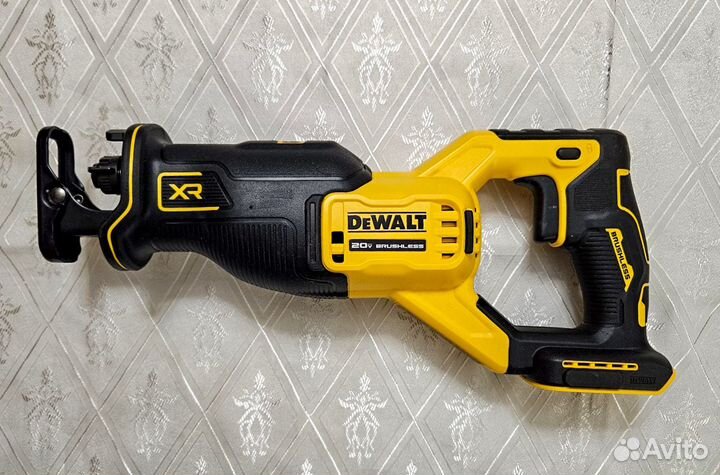 Сабельная пила DeWalt dcs382