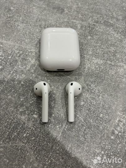 Наушники Apple AirPods