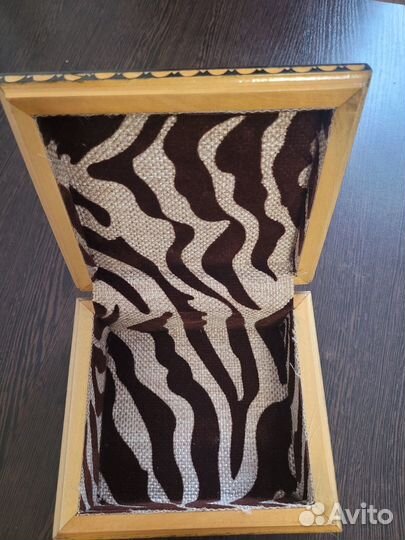 Деревянная шкатулка