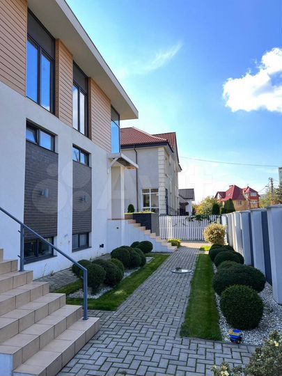 Таунхаус 200 м² на участке 8 сот.