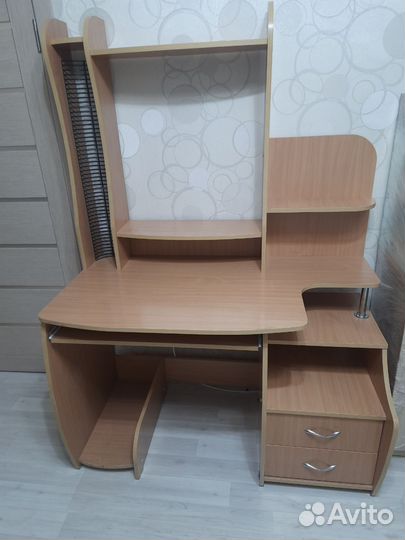 Компьютерный стол