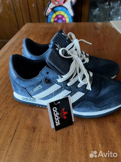 Кроссовки adidas classic