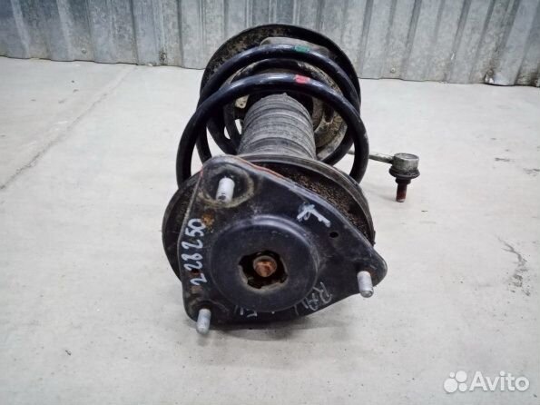 Toyota RAV 4 50 стойка амортизатора оригинальная