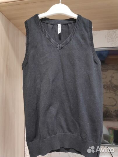 Пиджак,жилет и рубашки для школы р-ры 140-152