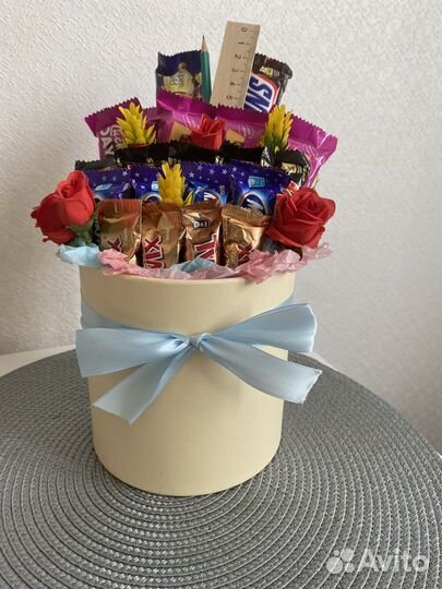 Композиции из конфет, орехов и сухофруктов