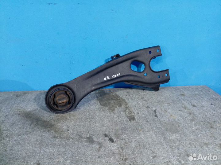 Задний продольный рычаг правый Kia Ceed 1 (ED)