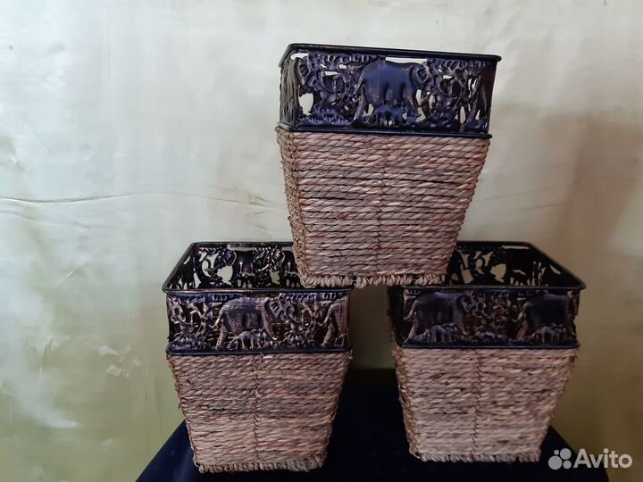 Кашпо – соломка, металл «бронза» с чеканкой