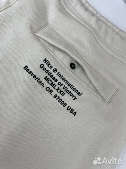 Шорты Nike swoosh светлые