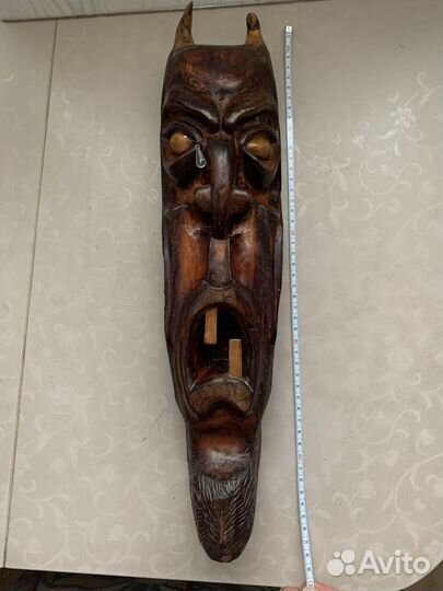 Маска из дерева