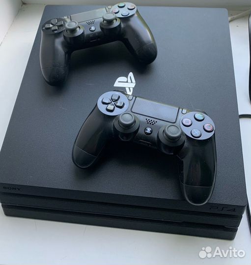 Игровая приставка PS4 PRO 1TB