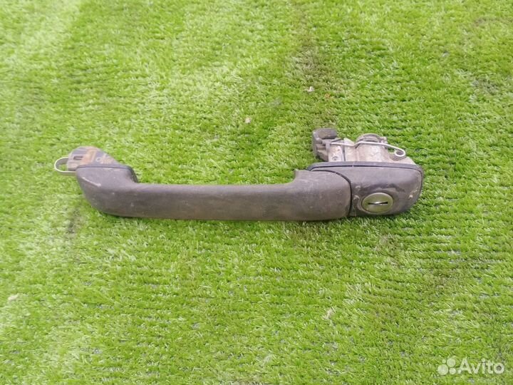 Ручка открывания двери передняя Volkswagen Vento