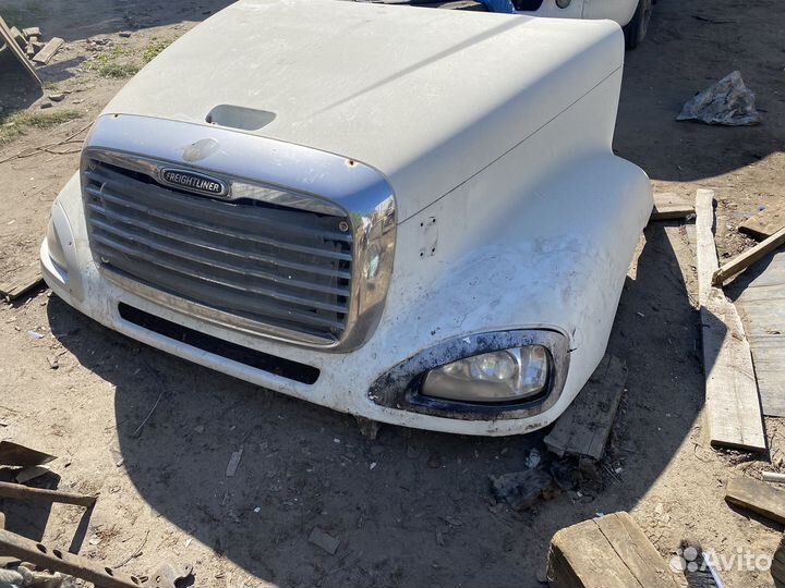 Капот freightliner