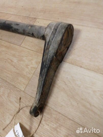 Торсион подвески правый Nissan Urvan E24 TD23 1989