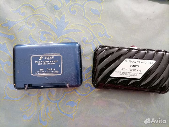 Тени для век и румяна