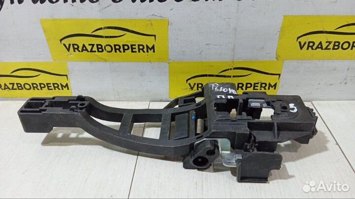 Кронштейн ручки двери передний правый Ford Focus 3