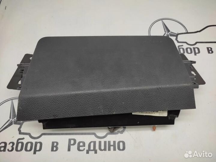 Подушка безопасности коленная w470 X-class 642