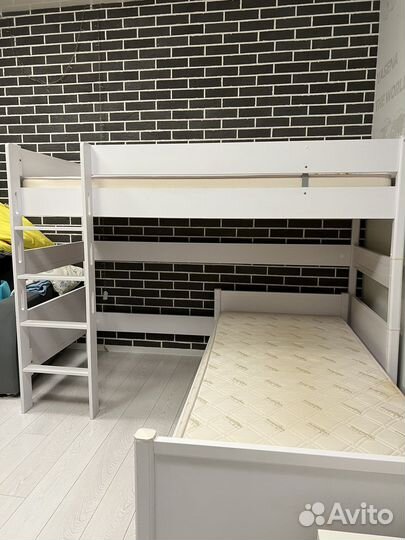 Двухъярусная кровать бу с матрасами