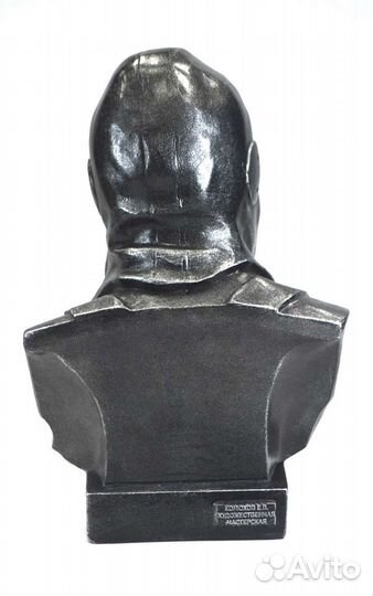 Бюст Юрия Алексеевича Гагарина