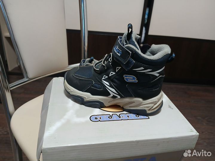 Обувь для мальчика разная