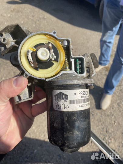 Моторчик стеклоочистителя Land Rover Range Rover