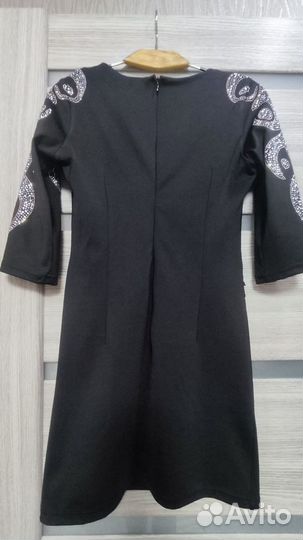 Чёрное платье футляр со стразами 42 размера