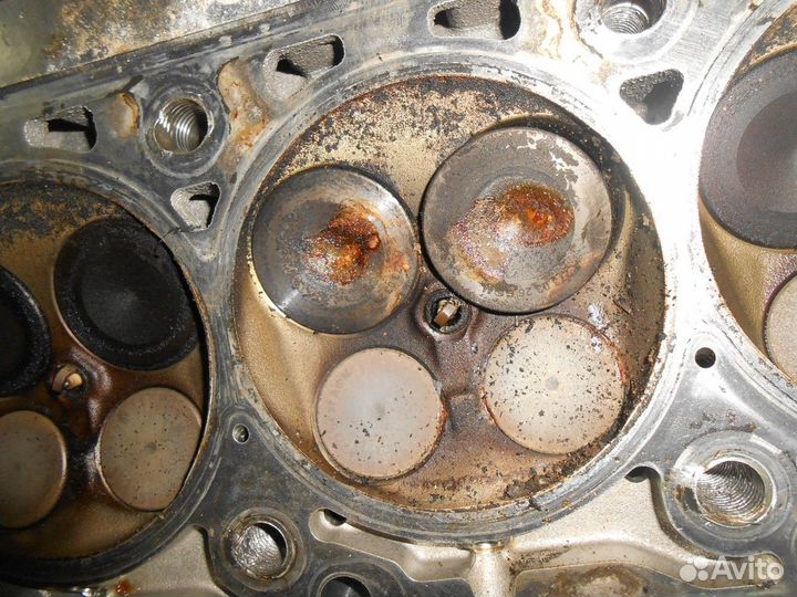 Головка блока цилиндров справа 273.922 4.7
