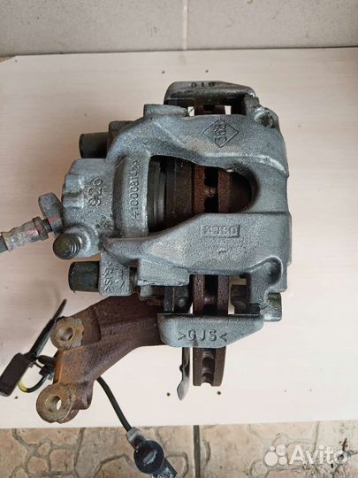 Передний супорт на рено сандеро 2 2014г правый