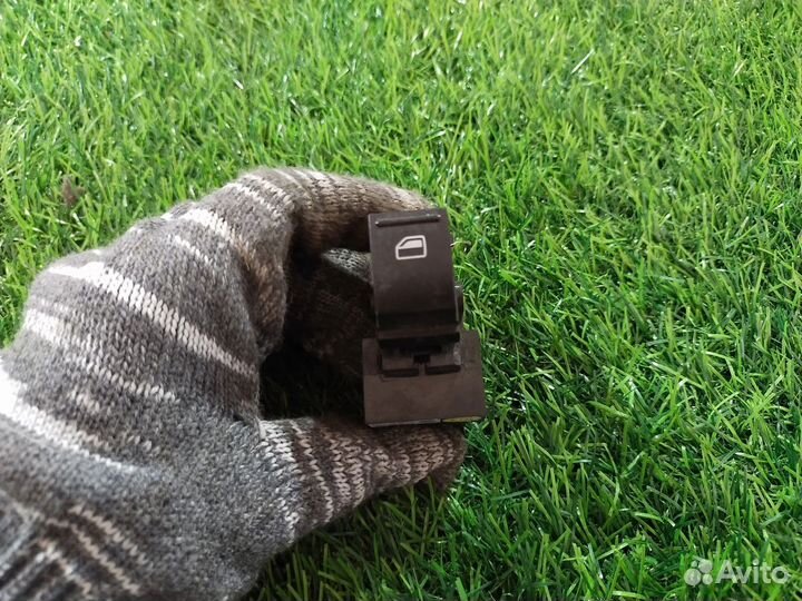 Кнопка стеклоподъемника Volkswagen Polo (Mk5) V (2