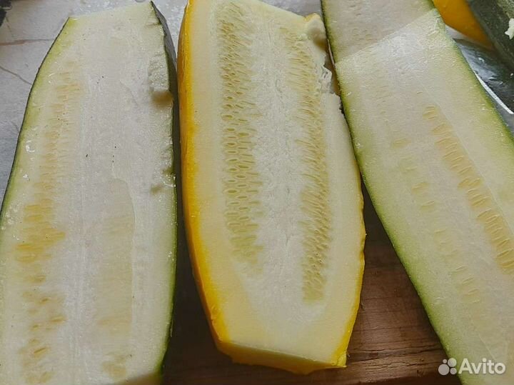 Свежие молодые кабачки разных сортов