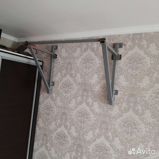 Турник настенный