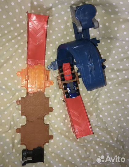 Вспыш и чудо машинки. 2 машинки и трек