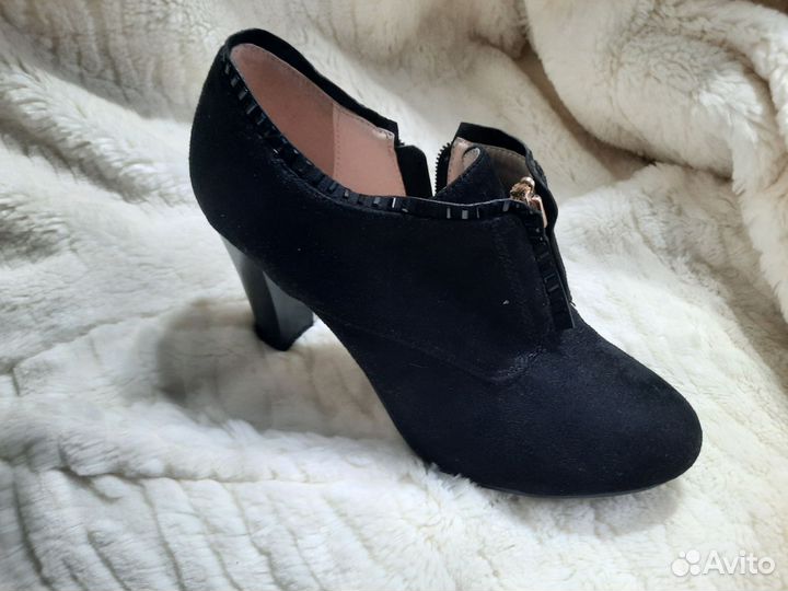 Полуботинки туфли женские на каблуке чёрные 39-40