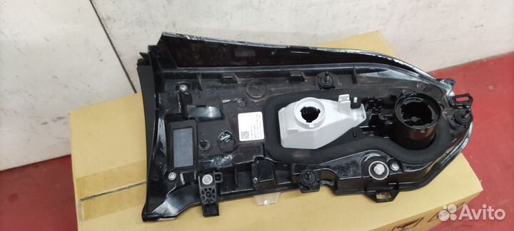 Фонарь задний правый Toyota Rav4 XA50