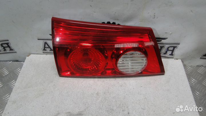 Фонарь крышки багажника Toyota Sienna 2 2007 3.5