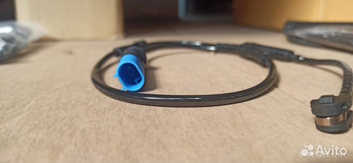 Датчик износа тормозных колодок BMW 34356870350