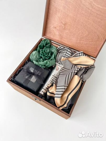 Подарки в коробках Momento Present