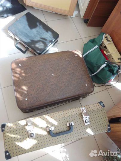 Чемодан на колесиках