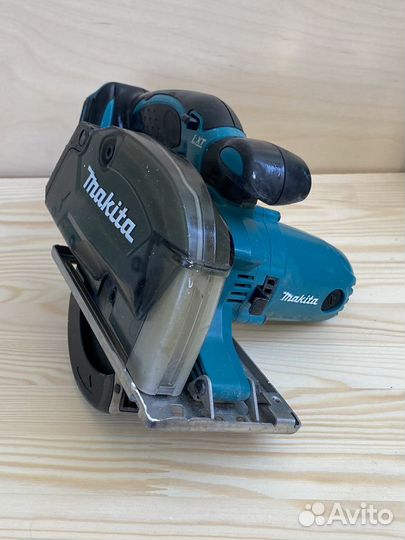 Циркулярная пила аккумуляторная Makita DCS552