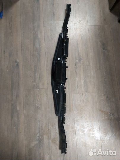 Накладка крышки багажника Bmw X5 4.8I E70 N62N