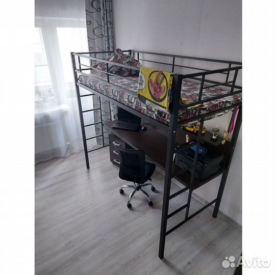 Кровать-чердак лофт с компьютерным столом и тумбой