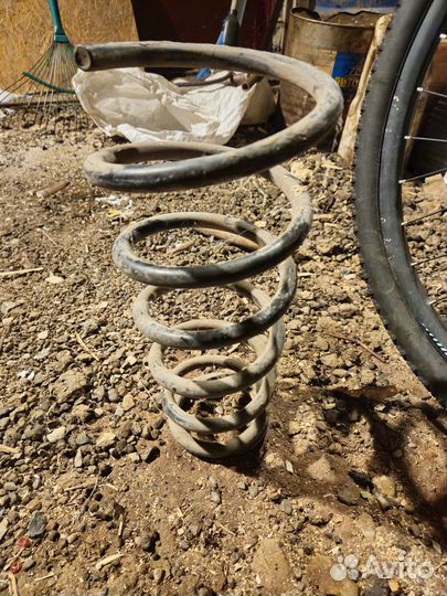 Пружина задняя на тойоту вензу