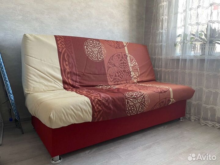 Диван