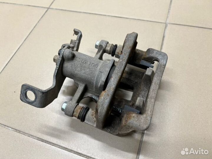 Суппорт тормозной задний левый Kia Soul 29000км