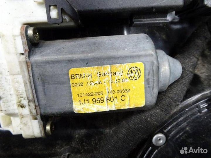 Стеклоподъемник передний левый Volkswagen Golf 3