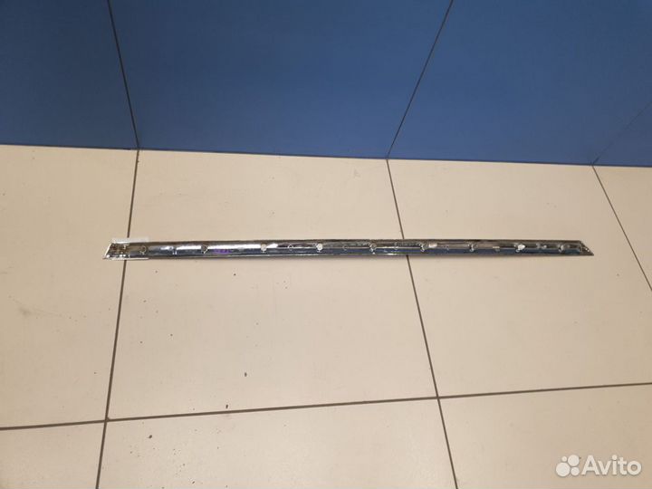 Молдинг двери левый передний Bentley Bentayga 2015