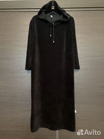 Платье с капюшоном в спортивном стиле